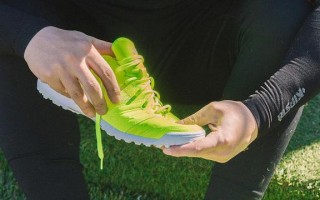足球鞋大半码合适吗，足球鞋大半码合适吗知乎