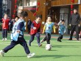 小孩胯骨疼可以踢足球吗，小孩胯骨疼是怎么回事